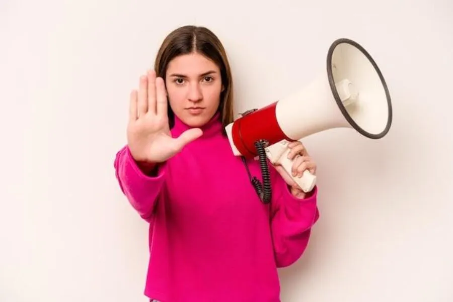 Czy mama może krzyczeć na dziecko? Analiza emocjonalnych skutków krzyku i alternatywy wychowawcze