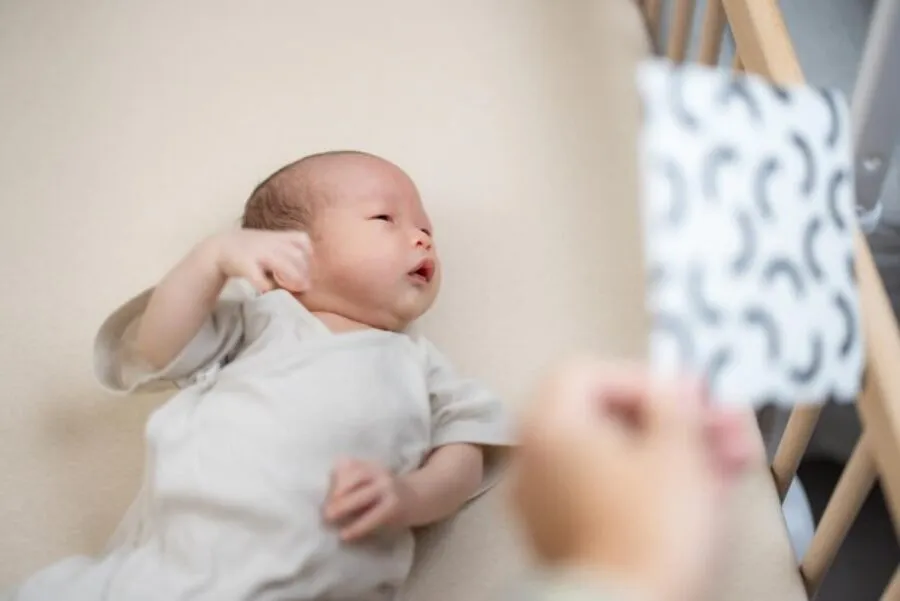 Od kiedy dziecko zaczyna widzieć? Kluczowe etapy rozwoju wzroku u niemowląt